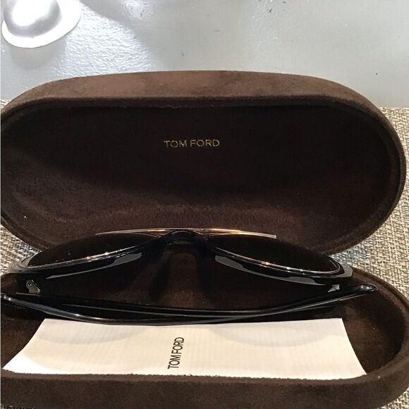 Tom Ford Accessories Tom Ford Black Gold Round Frame Sunglasses